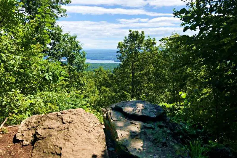 overlook-Shaupeneak-Ridge-trail