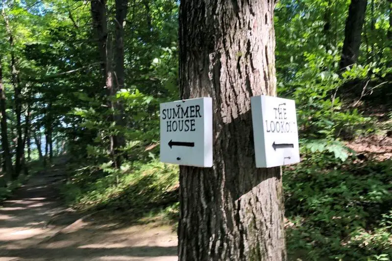 Sign-to-summerhouse-Poets-Walk-Trail