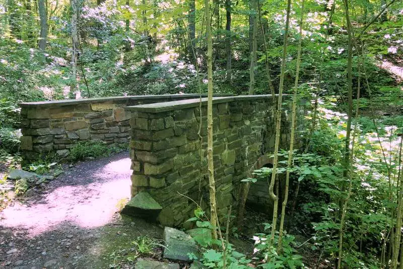 Stone-bridge-on-Poets-Walk-Trail