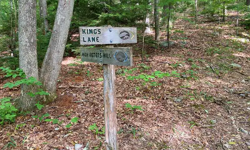 sign High Peterskill Trail Mohonk - Minnewaska Hudson Valley